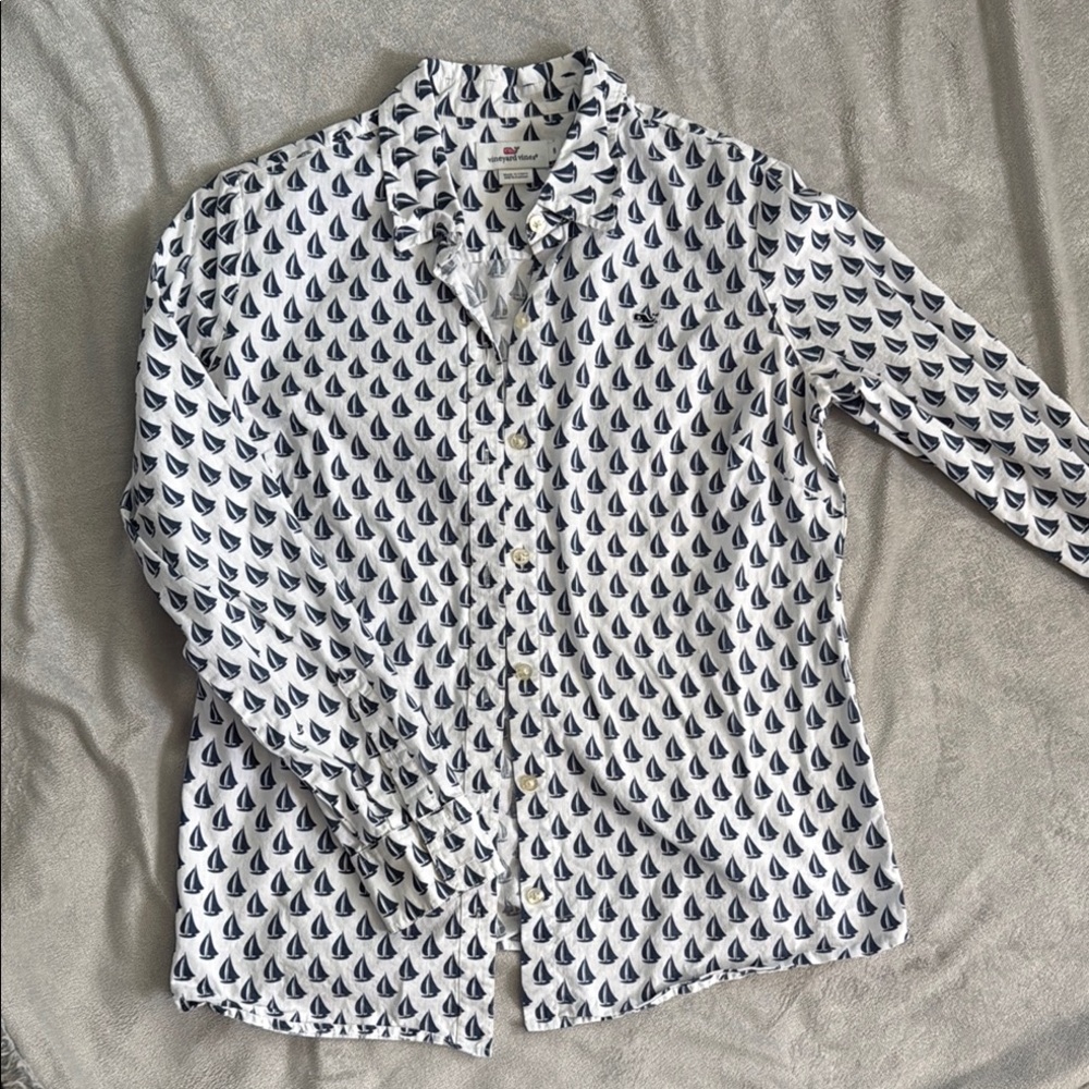 Vineyard Vines White and Blue Casual Button Down Shirt